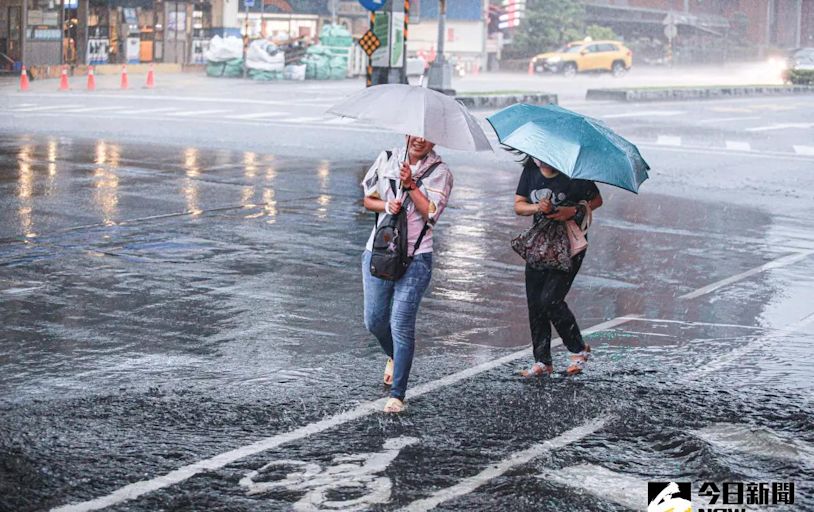 快訊／下班注意！氣象署發3縣市「大雨特報」 雨彈一路轟到晚上