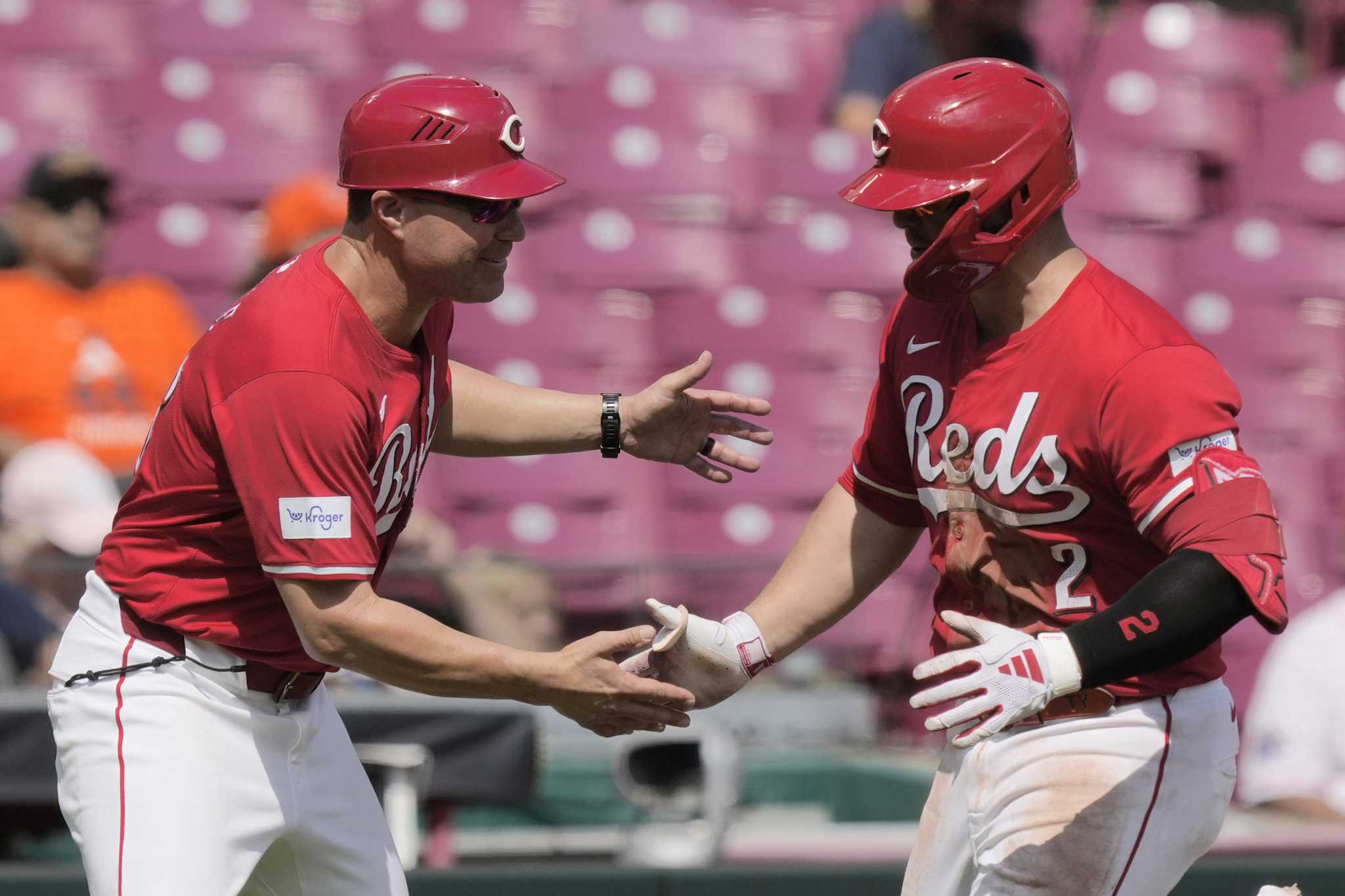 Reds beat Astros for a series sweep