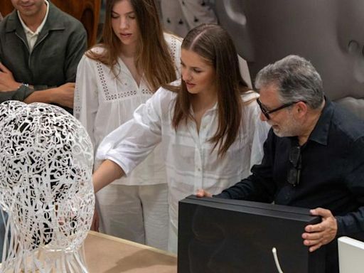 El escultor Jaume Plensa abre su taller, en una visita guiada, a la Princesa Leonor y a la Infanta Sofía