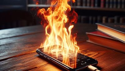 Cómo evitar que mi celular provoque un incendio en casa