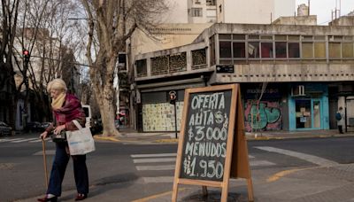 Tênis custa 75% do salário mínimo na Argentina: veja a gangorra de preços que aflige a classe média