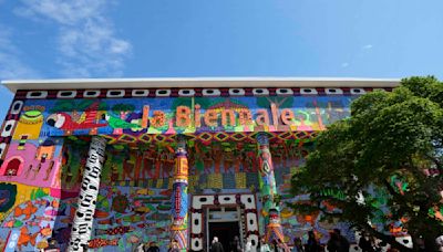 La Bienal de los artistas queer, los desplazados, autodidactas y outsiders