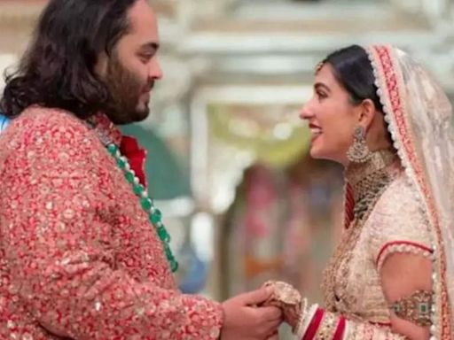First pictures of newly wed Anant Ambani and Radhika Merchant out! - Times of India