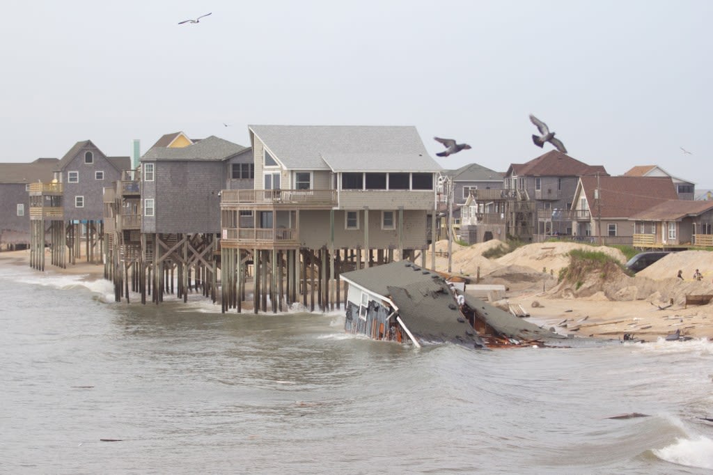 6th house in 4 years collapses into Atlantic in Rodanthe; beach partly closed