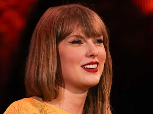 Taylor Swift Fans Lose It Over Curious Mark on Singer's Neck: 'Someone's Feeling So High School'