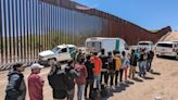 La Jornada: Por cada migrante que entra por la vía legal a EU, miles siguen en espera