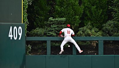 Bryce Harper homers, Phillies sink Giants again