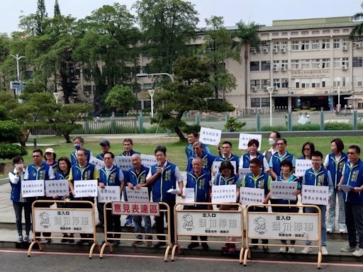 左營里長赴議會盼頂大進駐 陳其邁：重視永續價值、持續做好溝通