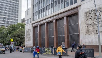 Banco central de Colombia desafía a Petro y recorta tasa al 11,25%