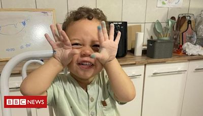 Superdotados: o menino brasileiro de 3 anos que já sabe ler e escrever