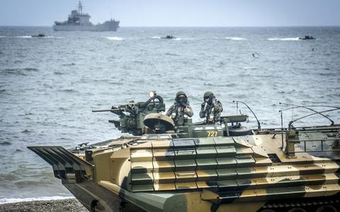 Rough surf no deterrent to US, South Korean Marines practicing amphibious landings