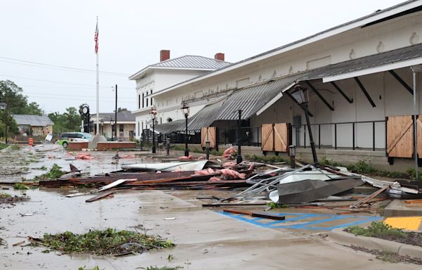 Tallahassee tornado live updates: Woman killed; 80,000 without power amid widespread damage