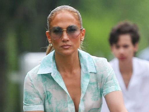 Jennifer Lopez enjoys birthday bike ride with no sign of Ben Affleck