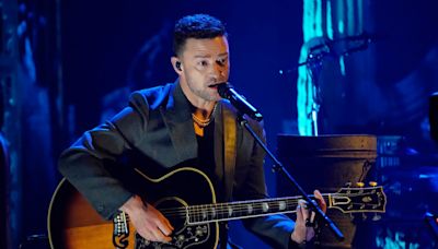 Justin Timberlake abruptly stops concert to help a fan