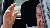 El papa Francisco fue dado de alta del hospital y regresó al Vaticano