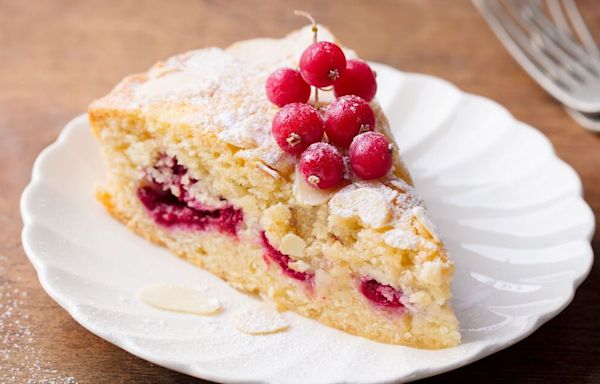 Mary Berry's 'classic' Bakewell tart is sweet and nutty - ready in one hour