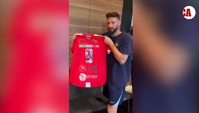 Los jugadores de la selección de Francia posan con la camiseta de su club de origen y Giroud... ¿con la de River? - MarcaTV