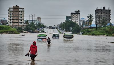 Las sequías históricas dan paso a grandes inundaciones y causan 400 muertos y cientos de miles de desplazados en África Oriental