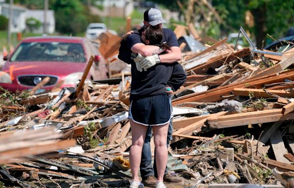 Memorial Day weekend weather: Tornadoes and record-high temperatures