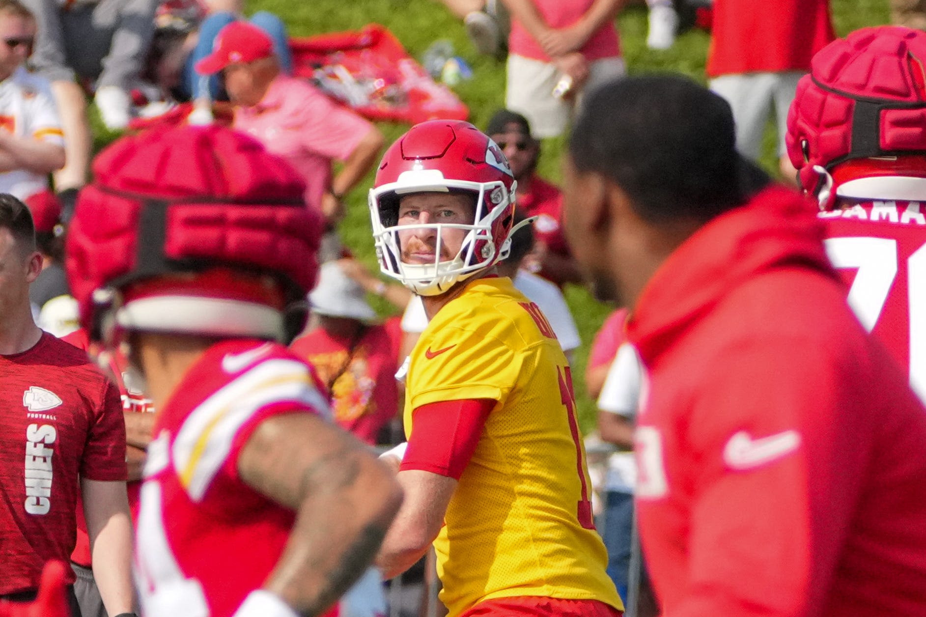 WATCH: Carson Wentz tosses perfect pass to Mecole Hardman at Chiefs training camp