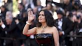 Cannes 2024: Salma Hayek se roba los reflectores con carísimo vestido