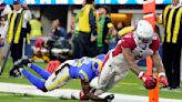 McCoy y Conner guían a Cardinals a vencer 27-17 a Rams