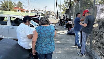 Inician fila para La Arrolladora en Morelia; calor les hace los mandados