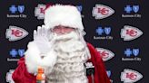 Eric Stonestreet shares funny story about dressing as Santa for the Chiefs players