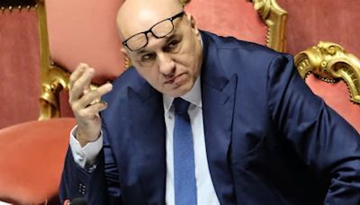 Scurati, Crosetto smentisce Repubblica: "Non mi smarco da nulla e da nessuno"