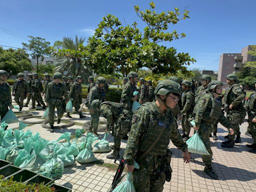 3天後迎戰台海喜樹海灘攻防 陸軍203旅後備軍人練陣地構築暖身 - 自由軍武頻道