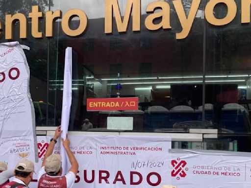 Clausuran plaza de productos chinos en Izazaga 89, en el Centro de CDMX