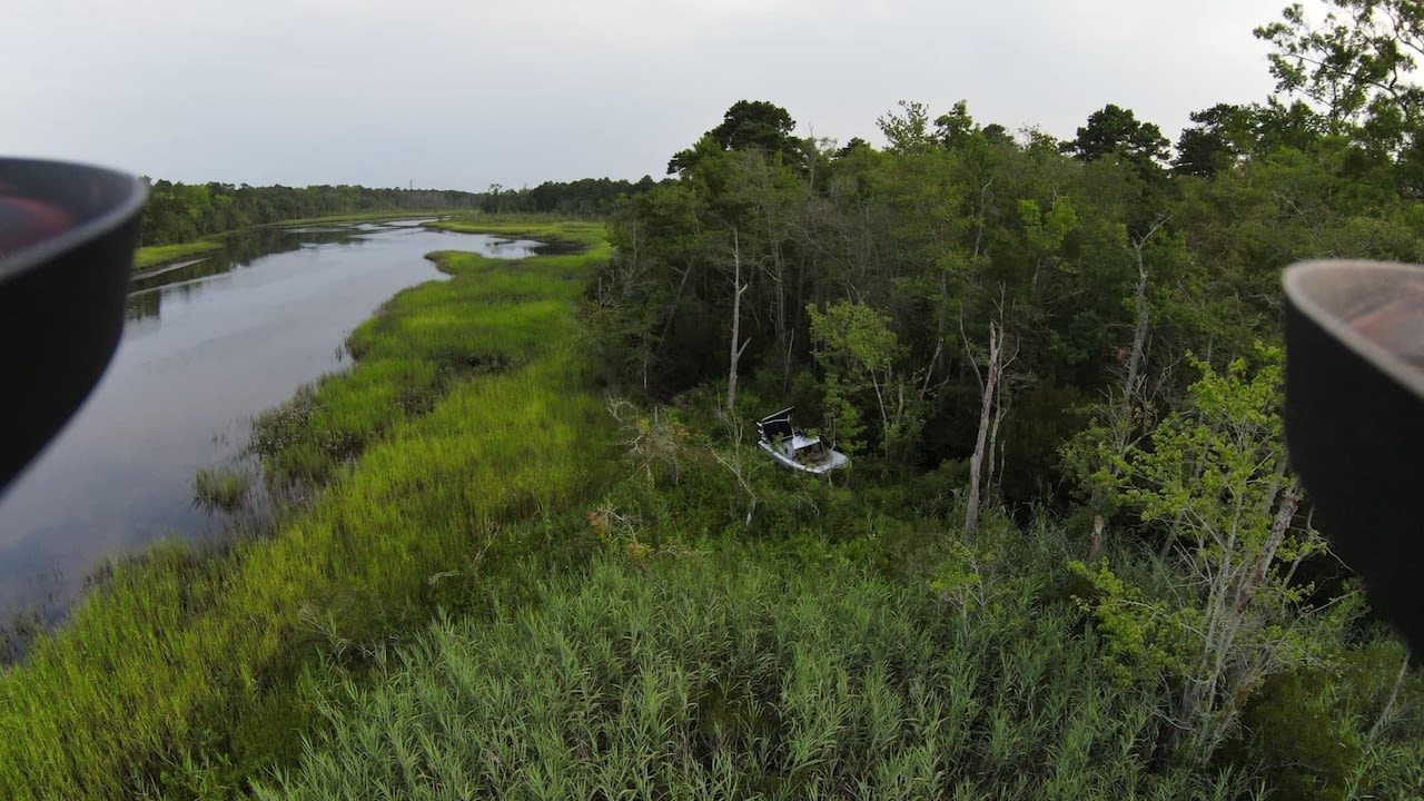 Child airlifted, others injured after boat runs aground off South Jersey river