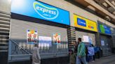 Walmart mantiene oferta inicial con bono de término de negociación y continúa con plan de contingencia por huelga - La Tercera