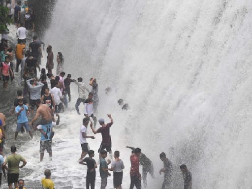 Maharashtra Weather Today: IMD Red Alert Signals Heavy Rain Across State; Check Mumbai To Pune Forecast