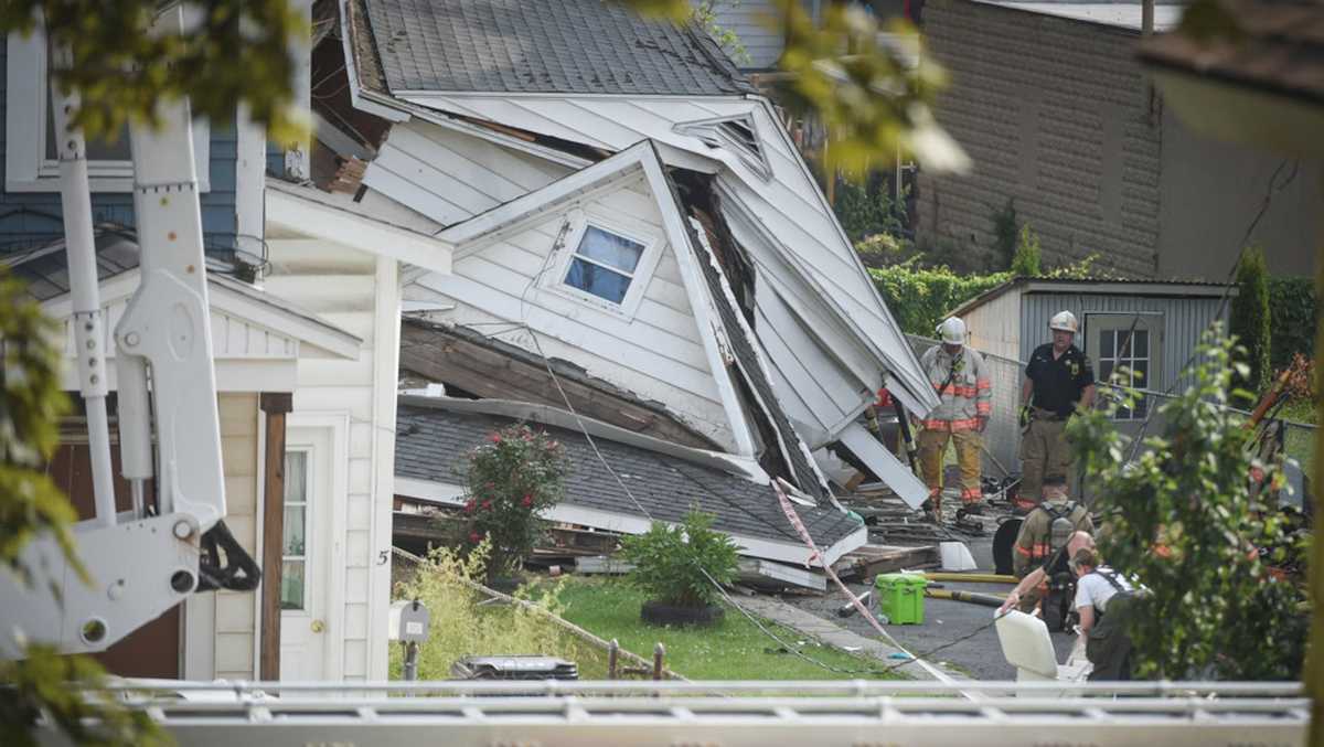 House collapses in Syracuse, New York, injuring 11 people