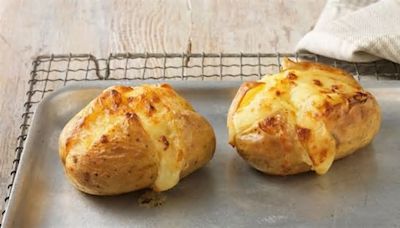 ITV chef's 'spoon hack' to cook jacket potatoes with 'crispy skin' in 20 minutes