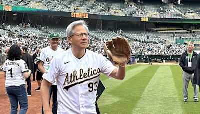 美職MLB舊金山台灣日：輝達黃仁勳穿「93」號球衣開球，這個號碼暗藏玄機 - TNL The News Lens 關鍵評論網