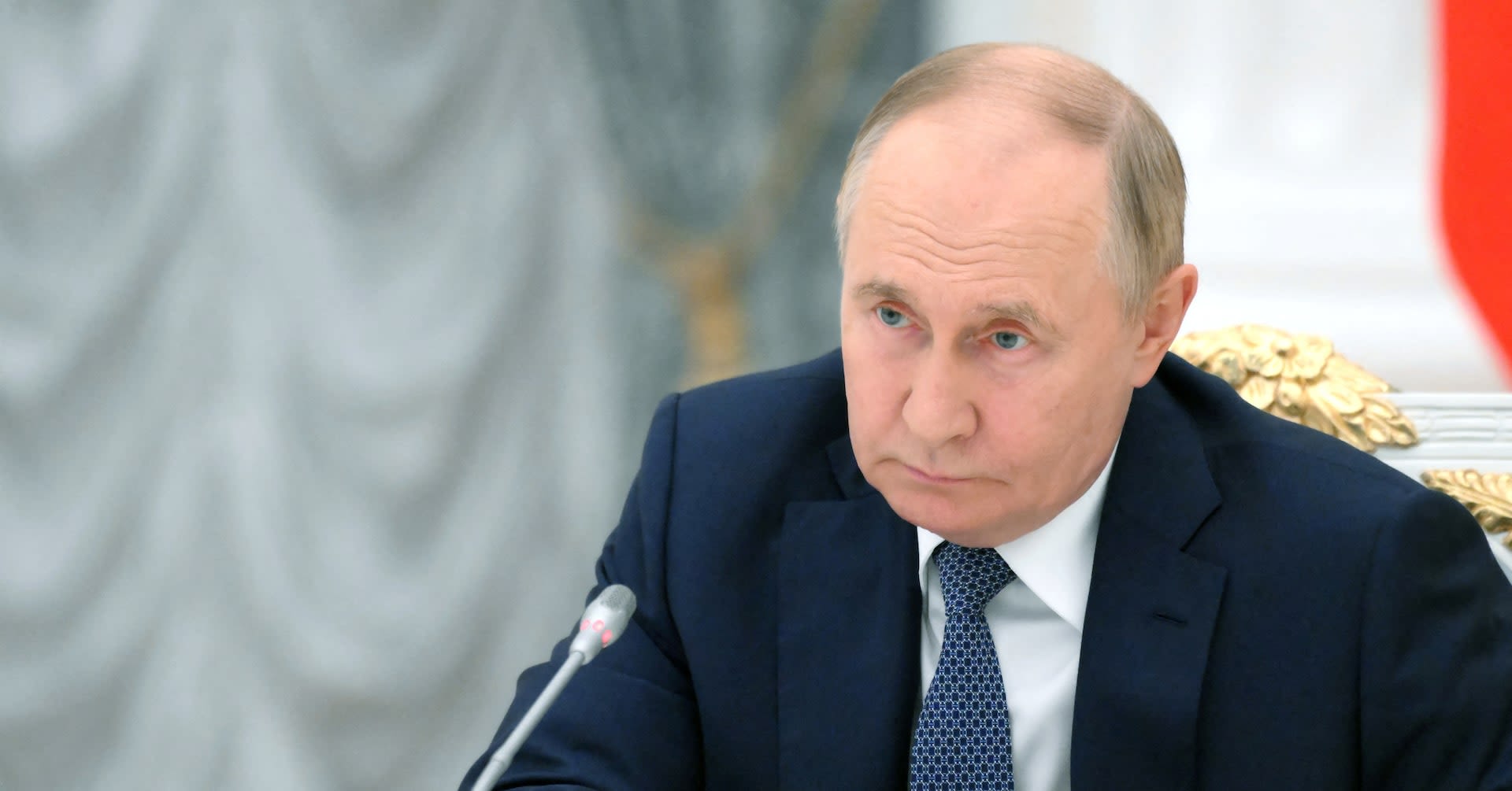 Putin warns the US of Cold War-style missile crisis