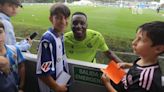 La afición disfruta de un bonito entrenamiento en Zubieta