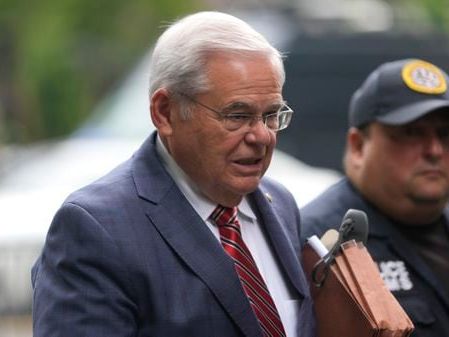 Jury ends first day of deliberations in US Senator Bob Menendez’s corruption trial without a verdict - The Boston Globe