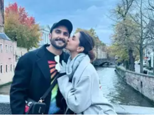 Deepika Padukone is a proud wife as Ranveer Singh announces his next project: see inside | Hindi Movie News - Times of India