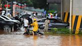 Al menos 11 muertos tras el derrumbe de un puente por las fuertes lluvias en el noroeste de China