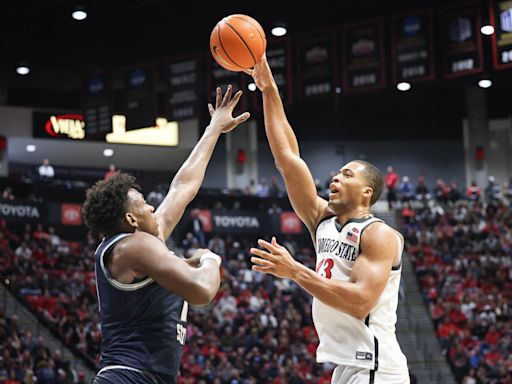 How Long Is a College Basketball Game: Breaking Down the Quarters and Halftime