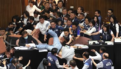 立法院大亂鬥登外媒 路透：台灣是喧鬧民主國家