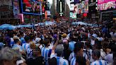 Copa América 2024: miles de argentinos se juntan en Times Square para alentar a la selección y saludar a Messi en su cumpleaños