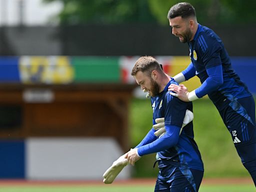 Rangers sign Scotland goalkeeper Liam Kelly for second time