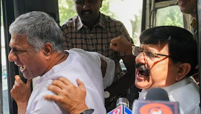 BJP leaders take out protest march to Karnataka CM's residence, taken into preventive custody