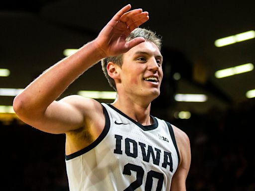 Why Payton Sandfort remained loyal to Iowa men's basketball