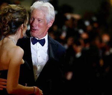 Quién es Alejandra Silvia, la novia gallega de Richard Gere: su persistente lucha por los derechos humanos y su relación con el Real Madrid