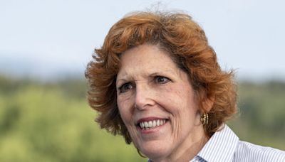 Fed’s Collins, Mester Emphasize Need for More Data to Cut Rates